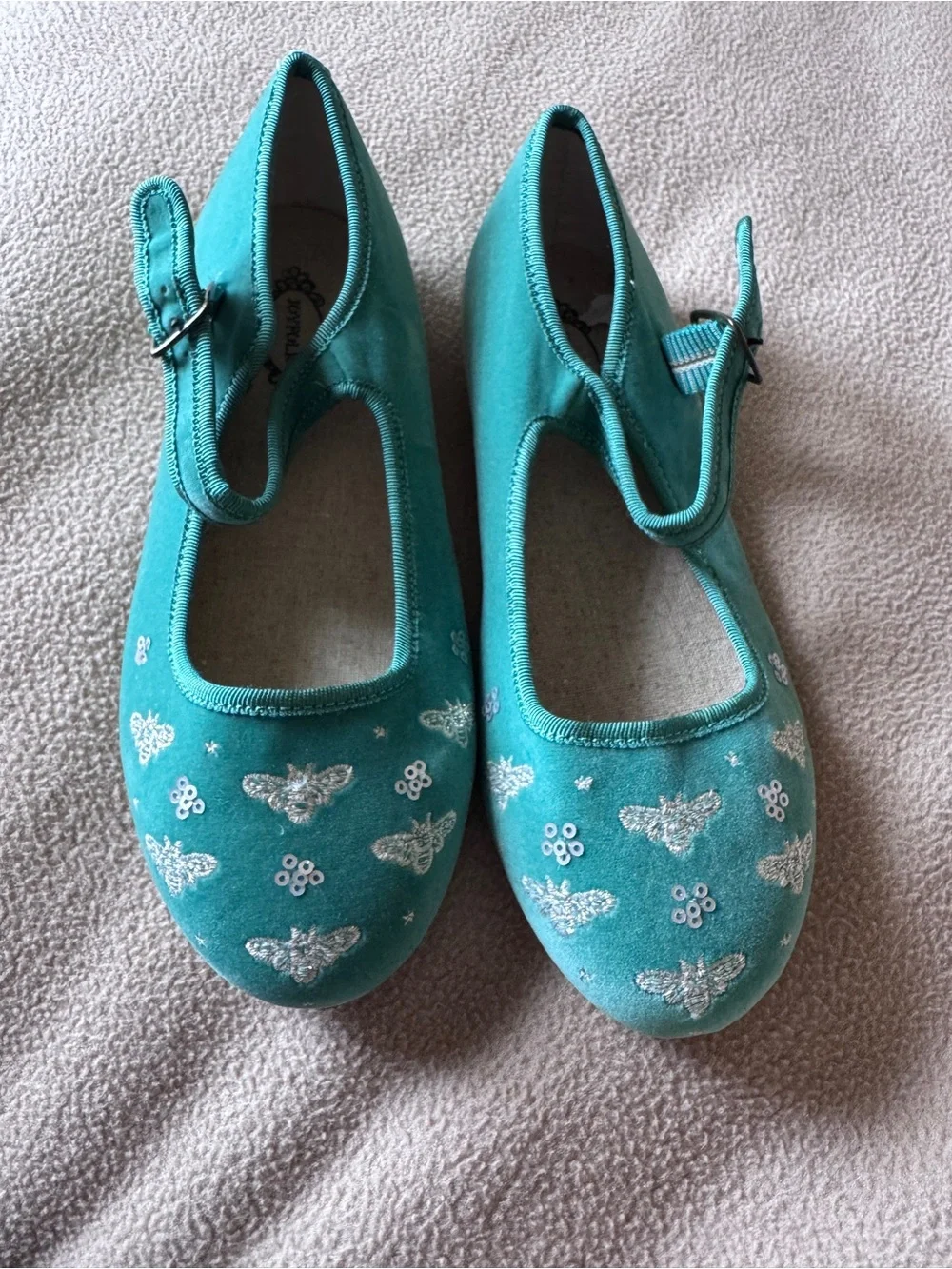 NWOT Joyfolie Brielle Mary Jane Flats with embroidered details  size Youth 3